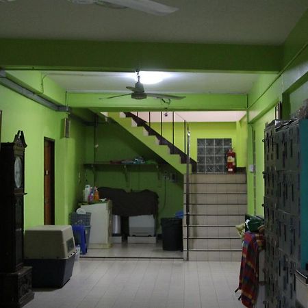 New C.H. Guest House Bangkok Exterior photo