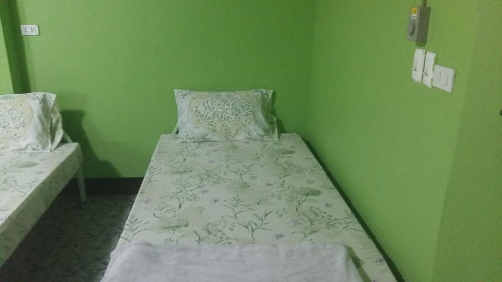 New C.H. Guest House Bangkok Room photo