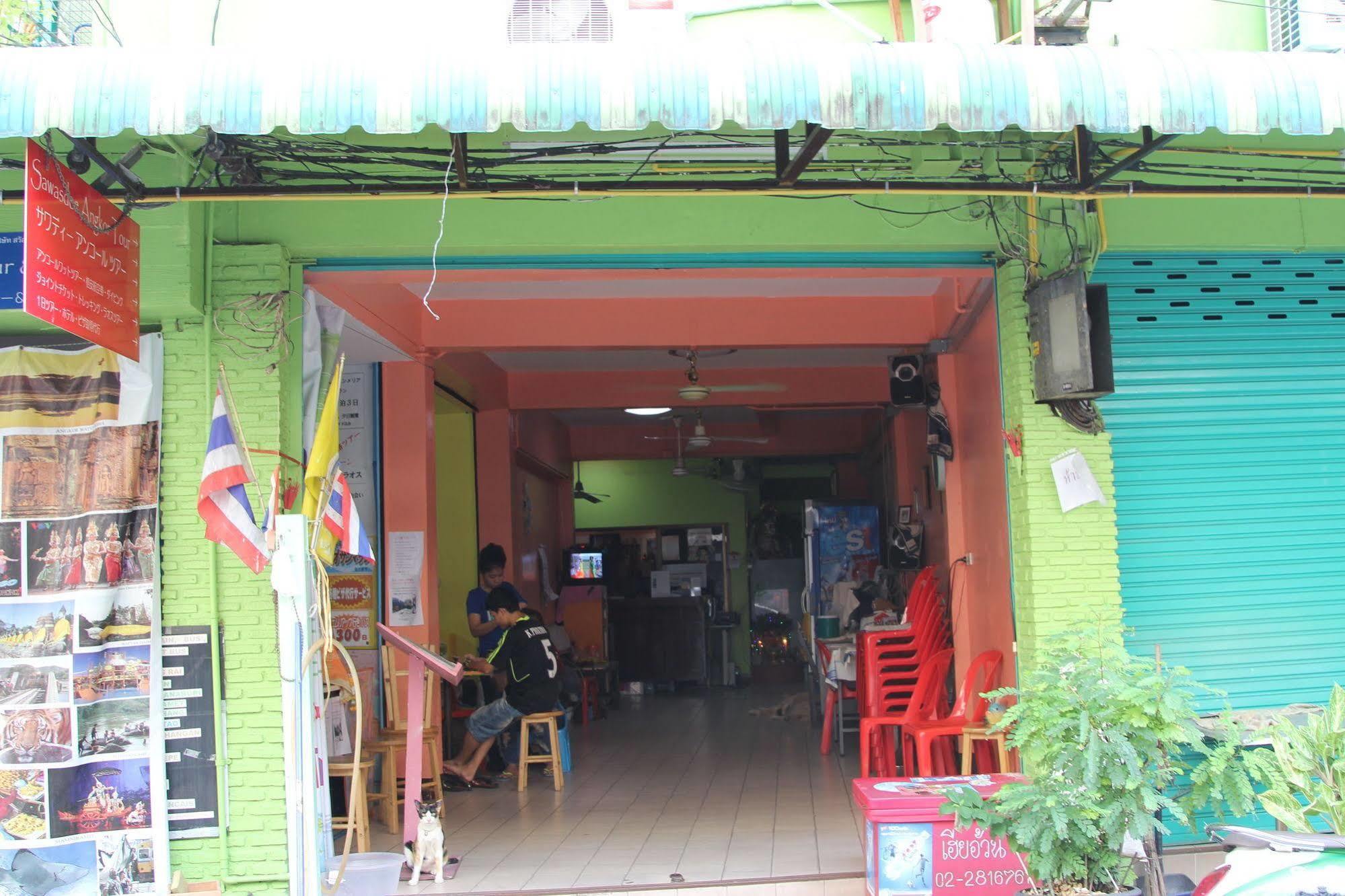 New C.H. Guest House Bangkok Exterior photo